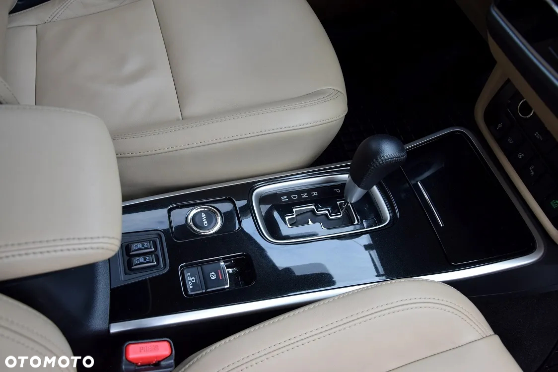 Mitsubishi Outlander 2.0 Intense + SDA 4WD CVT - 14