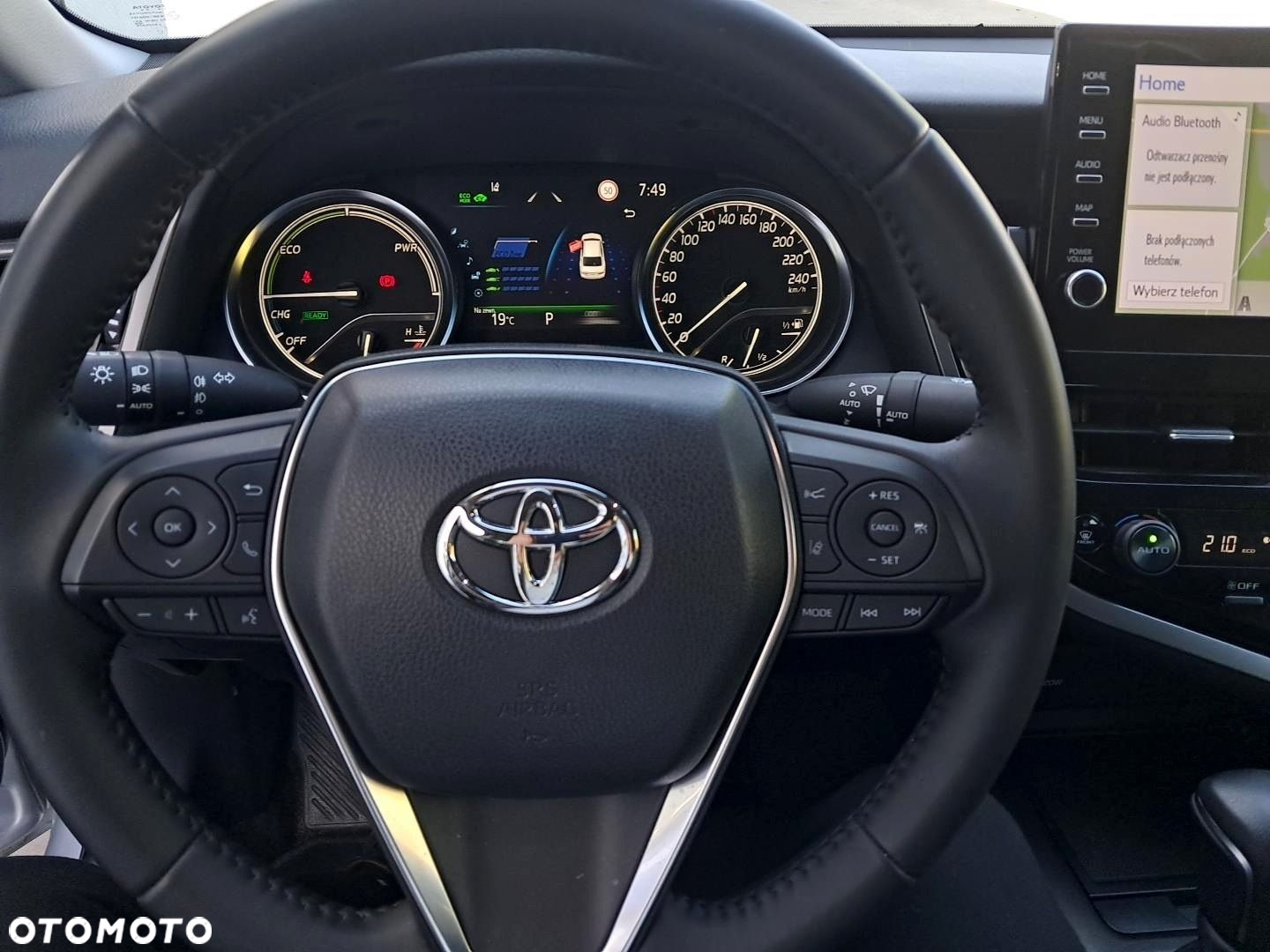 Toyota Camry - 18