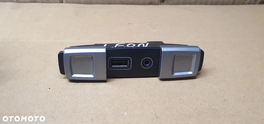 Czytnik Gniazdo AUX USB Seat Leon II Lift 1P0035726A - 3