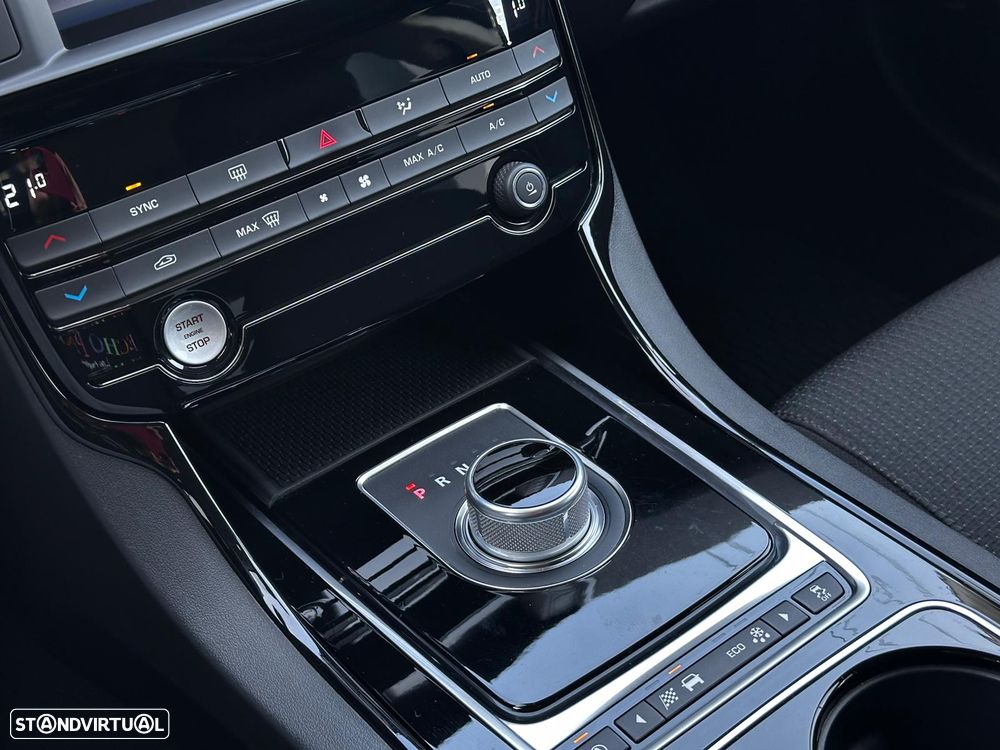 Jaguar XE 20d Aut. Pure - 33