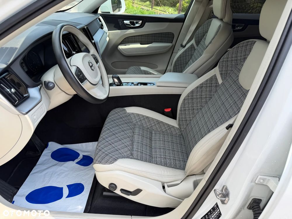 Volvo XC 60 B4 D AWD Momentum Pro - 10