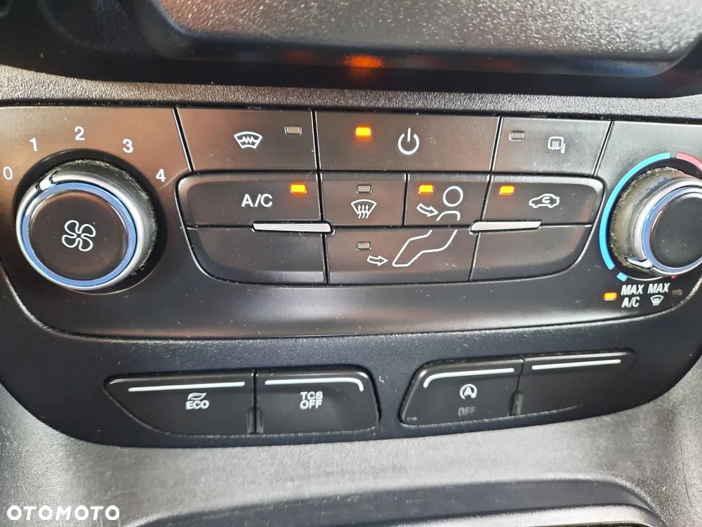 Ford Transit Connect  L2 Długi 3 osobowy - 23