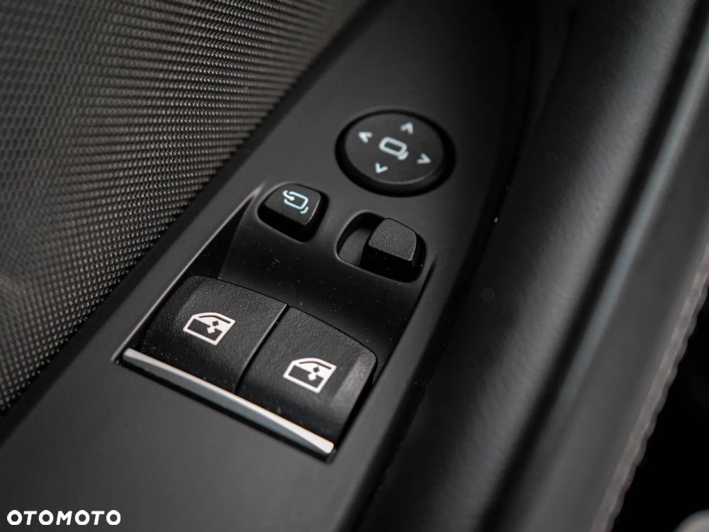 BMW Seria 8 - 21