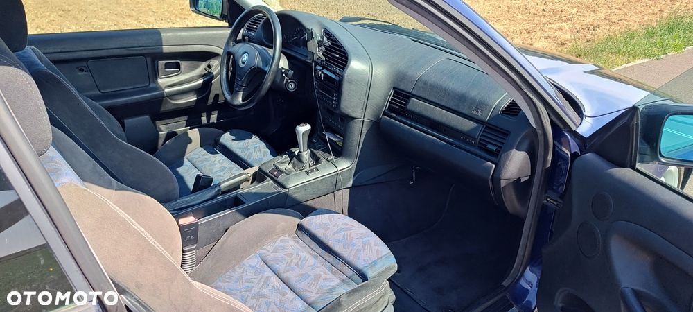 BMW Seria 3 323i - 28