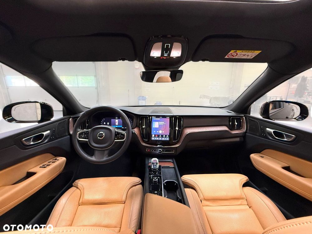 Volvo XC 60 B4 D AWD Plus Dark - 32