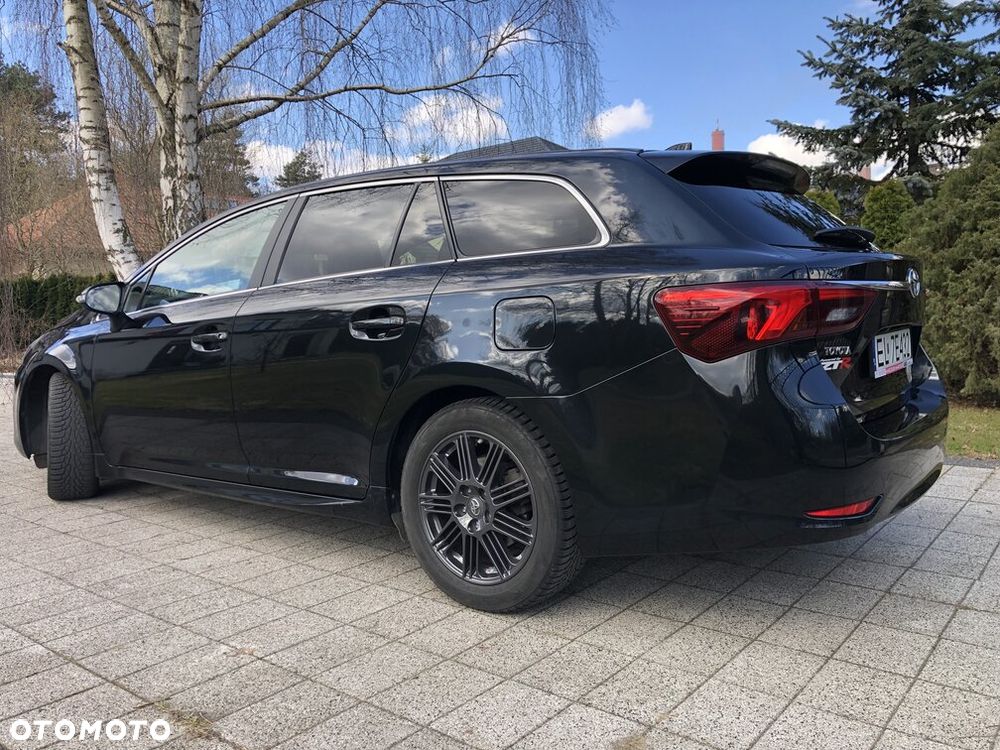 Toyota Avensis 2.0 D-4D Premium - 5