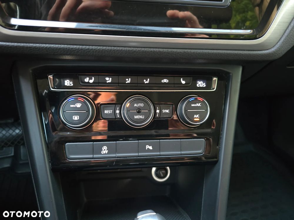 Volkswagen Touran - 23