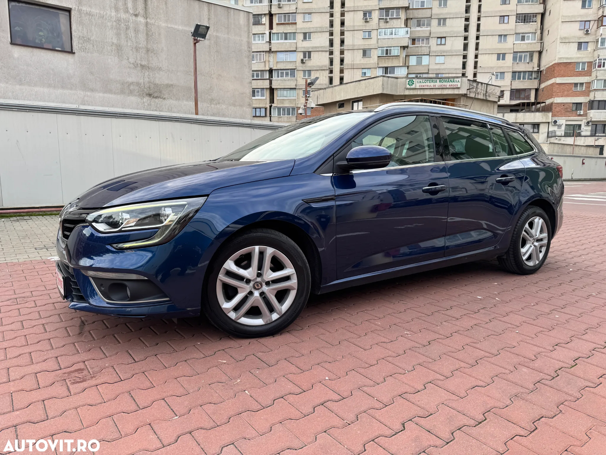 Renault Megane Grandtour BLUE dCi 115 BUSINESS EDITION - 2