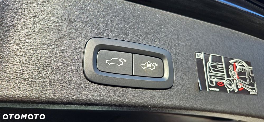 Volvo XC 40 T3 Geartronic Momentum Pro - 18