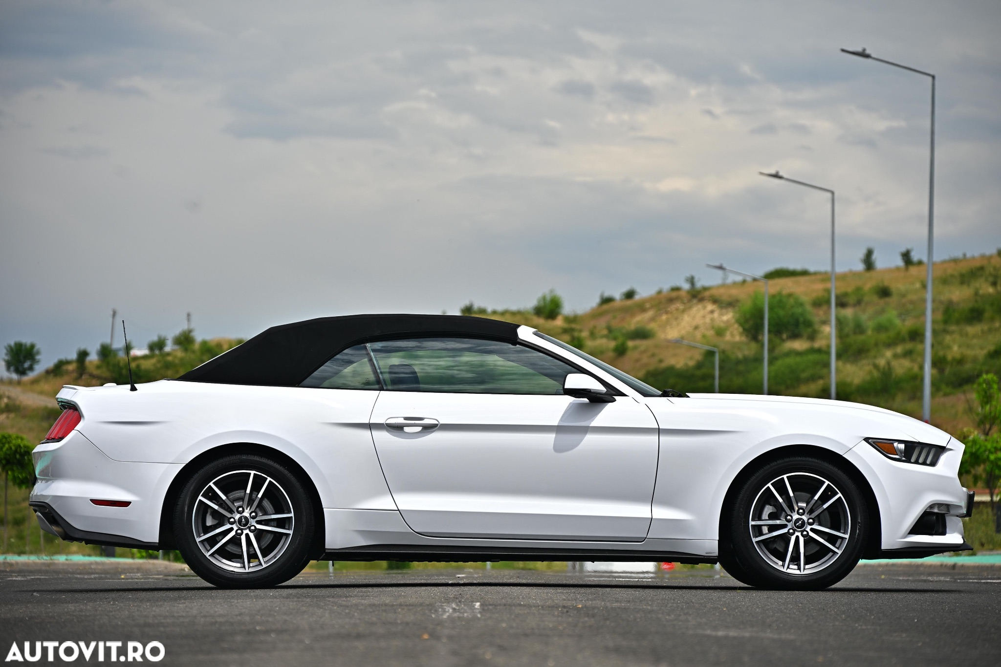 Ford Mustang Cabrio 2.3 Eco Boost - 11