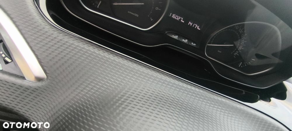 Peugeot 2008 1.2 Pure Tech Style - 11