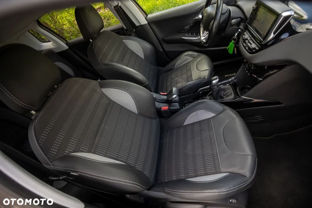 Peugeot 2008 1.2 Pure Tech Style S&S - 20