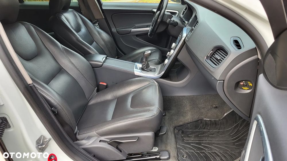 Volvo V60 D4 Drive-E Momentum - 9