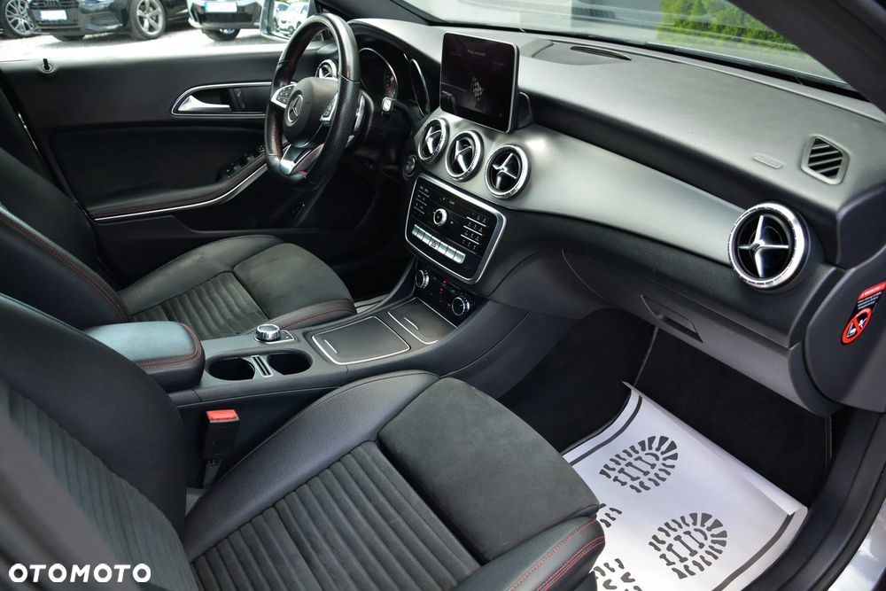 Mercedes-Benz CLA 180 7G-DCT AMG Line - 20