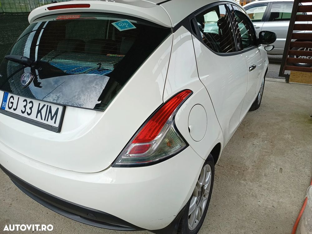 Lancia Ypsilon - 5