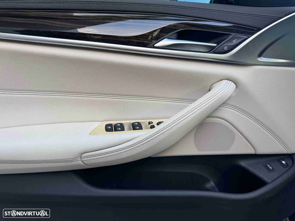 BMW 530 e Line Luxury - 8