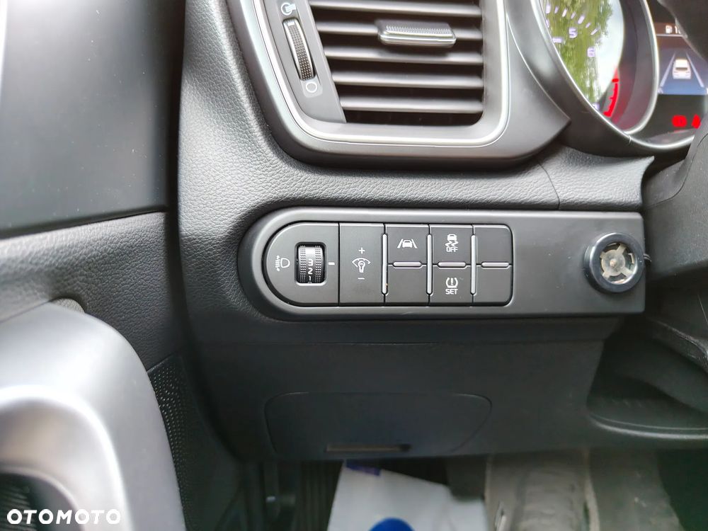 Kia Ceed 1.5 T-GDI Business Line - 25