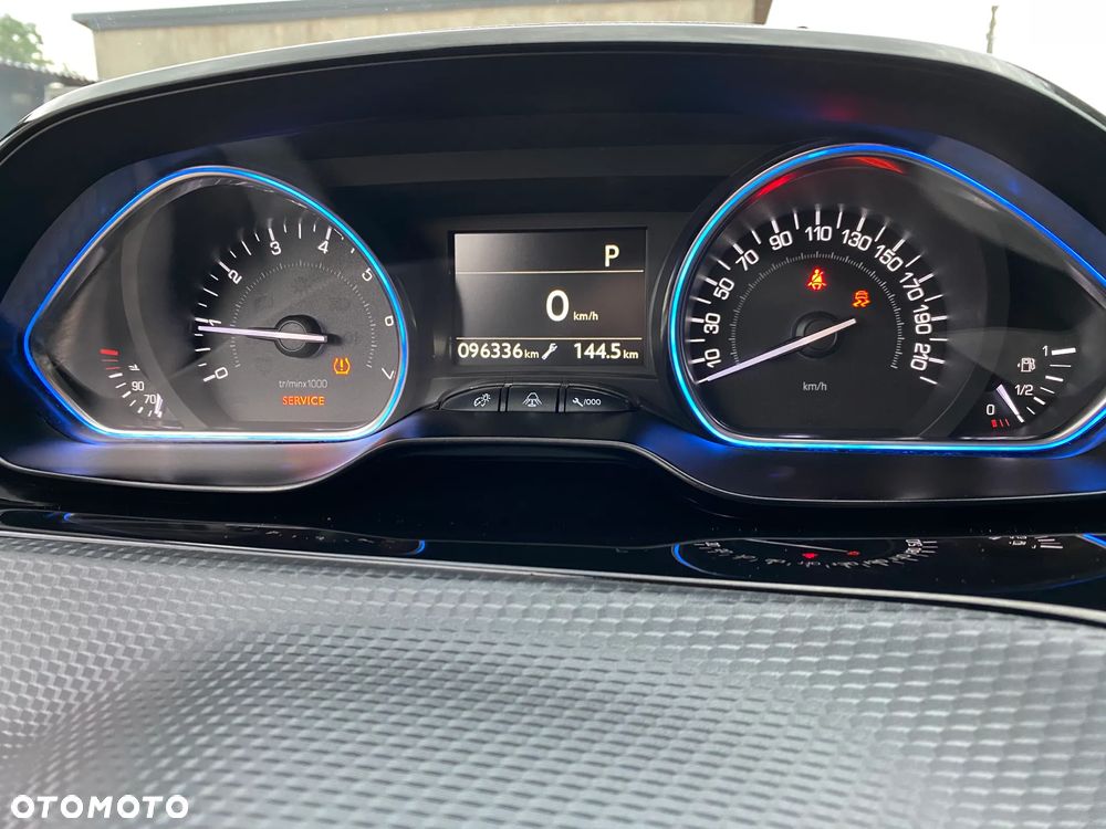 Peugeot 2008 1.2 Pure Tech Allure S&S EAT6 - 14