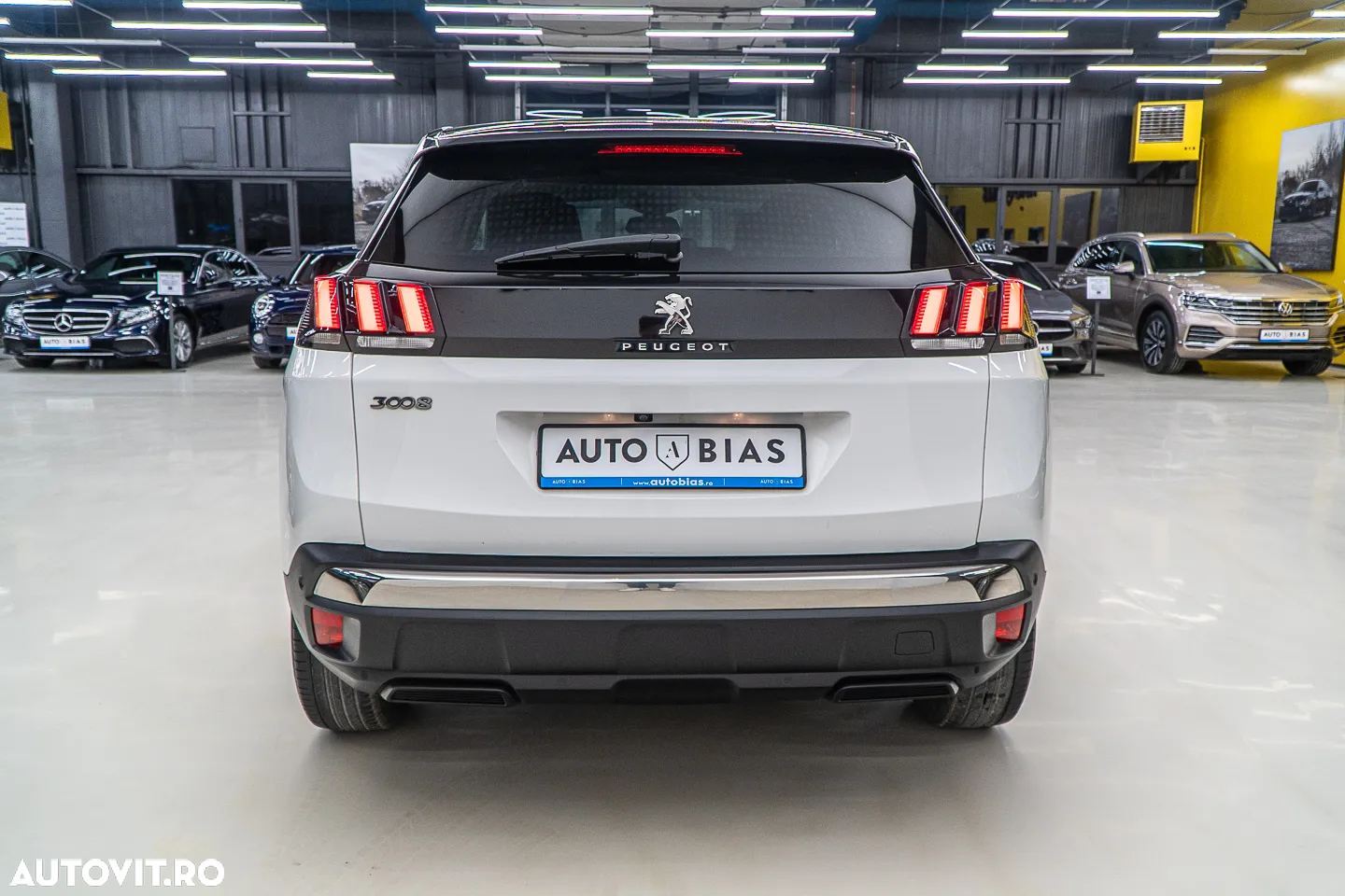 Peugeot 3008 1.2 PureTech S&S EAT8 Allure - 26