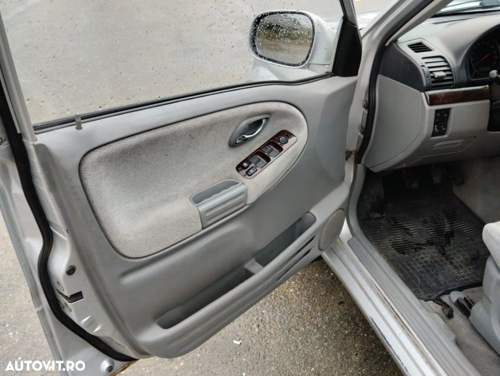 Suzuki Grand Vitara XL-7 2.0 TD Comfort - 10