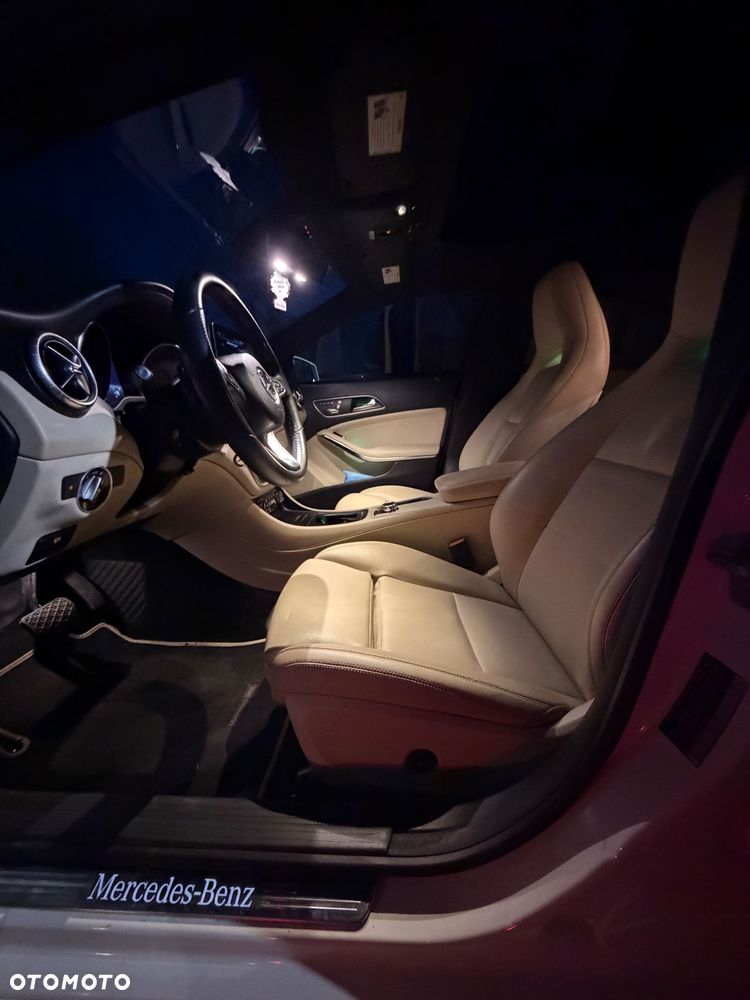 Mercedes-Benz CLA 250 7G-DCT - 21