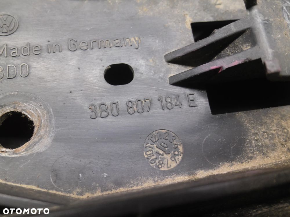 VW PASSAT B5 FL UCHWYT ŚLIZG MOCOWANIE ZDERZAKA PRAWY PRZÓD 3B0807184E - 3