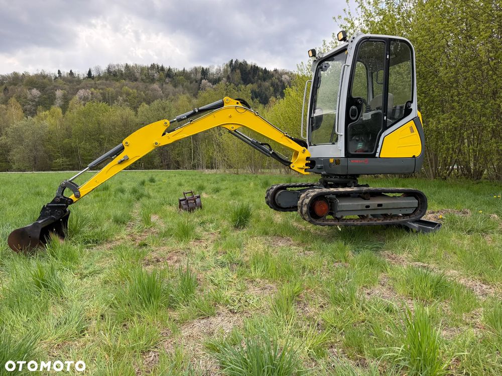Wacker Neuson ET24 Koparka Gąsienicowa 2,6 tony. z VDS. 2021rok- 2300 Mtg Poziomowanie VDS silnik Yanmar. Maszyna Pochodzi z Norweskiej szkółki roślinnej. 2x drzwi ORYGINAŁ. Jak Nowa z salonu zero luzów i wycieków. Aktualna DEKRA. 2x oryginalna Łyżka. Szybka wolna jazda. Dodatkowe Linie Hydrauliczne na młot i wiertnice. Zaczep kulka na lemieszu. OKAZJA - 27
