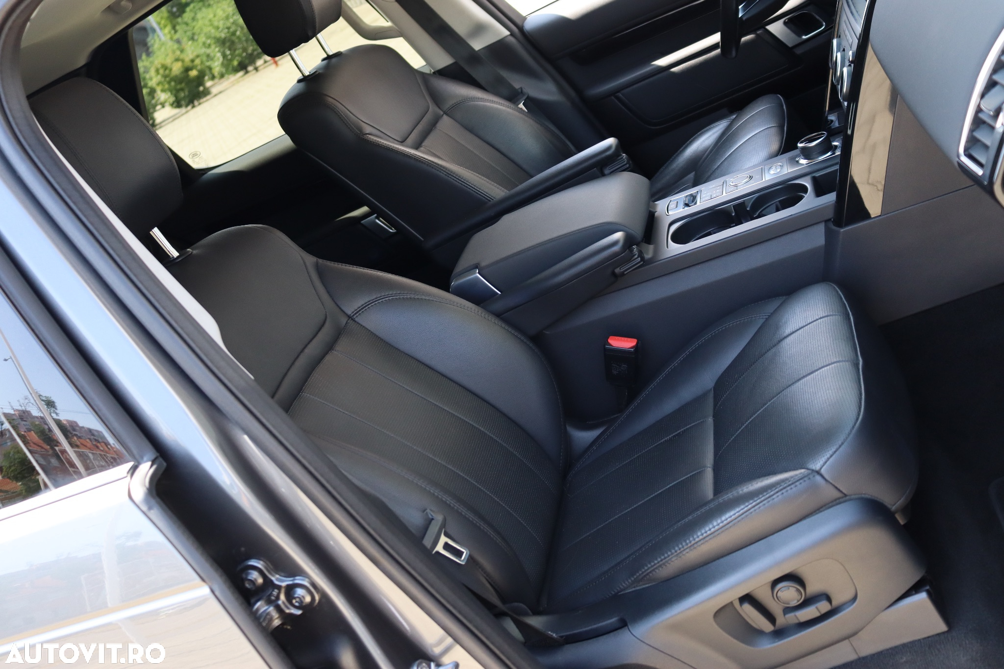 Land Rover Discovery 3.0 L TD6 HSE - 18