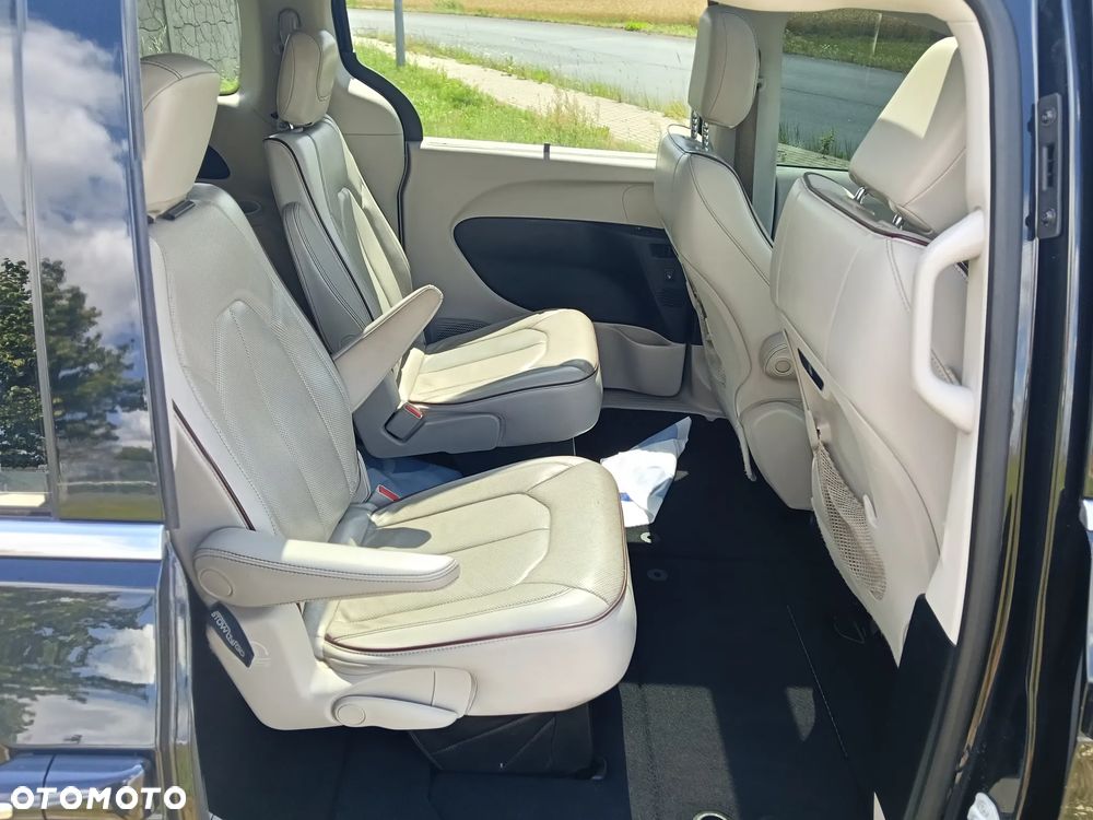 Chrysler Pacifica - 12
