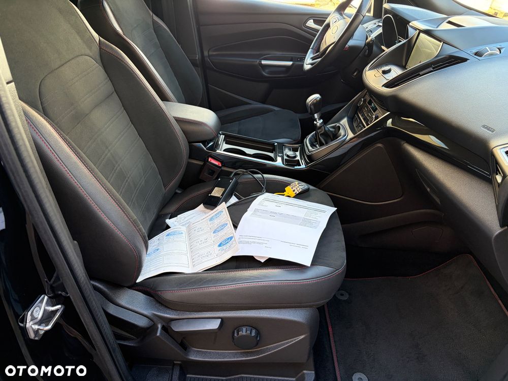 Ford Kuga 1.5 EcoBoost 2x4 ST-Line - 26