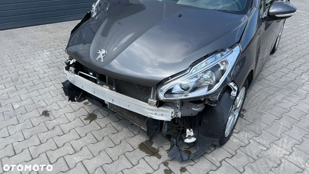 Peugeot 208 - 10