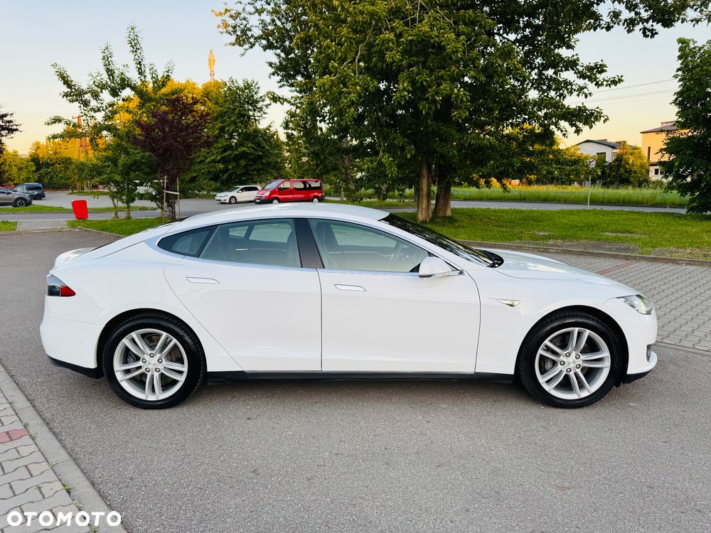 Tesla Model S - 8