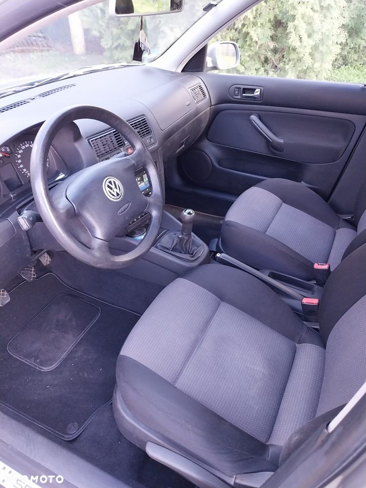 Volkswagen Golf 1.6 FSI Trendline - 8