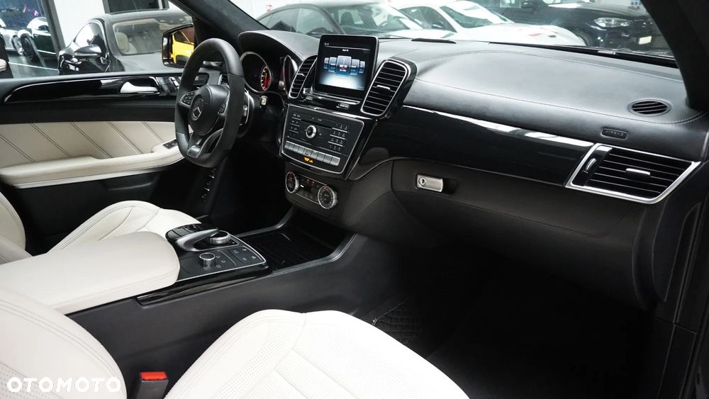 Mercedes-Benz GLS - 8