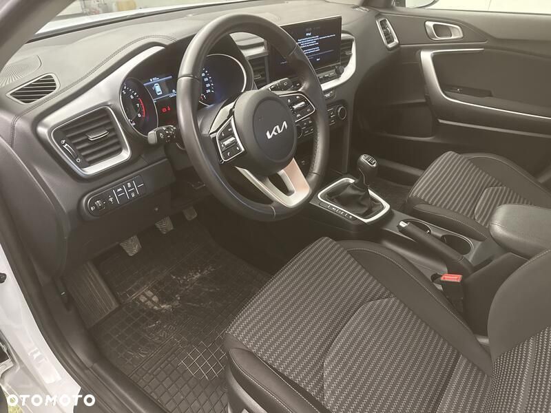 Kia Ceed 1.5 T-GDI M - 11
