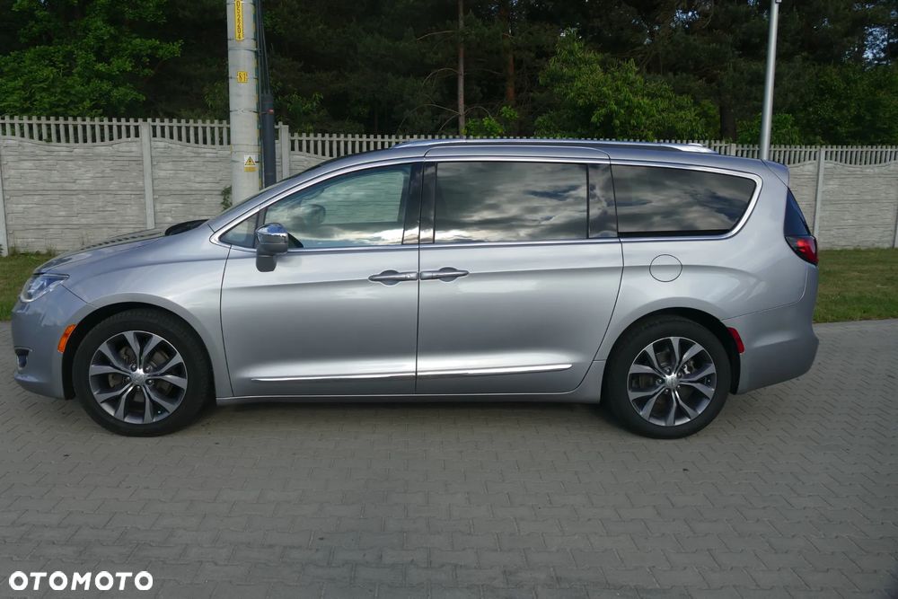 Chrysler Pacifica - 17