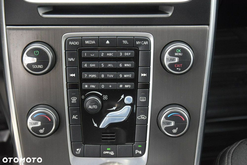 Volvo V60 D4 Momentum - 28
