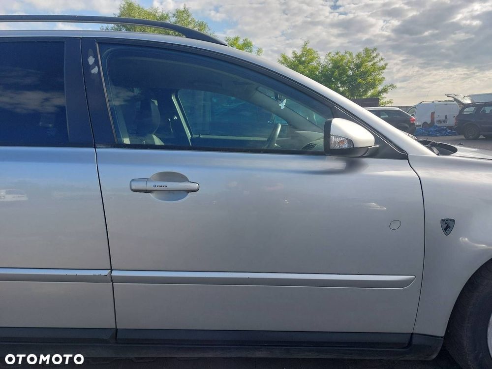 DRZWI KOMPLETNE PRAWY PRZÓD VOLVO V50 I 426-26 - 1