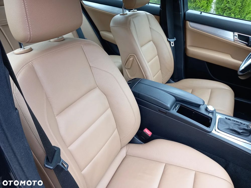 Mercedes-Benz Klasa C 250 CGI Automatik BlueEFFICIENCY Avantgarde - 27