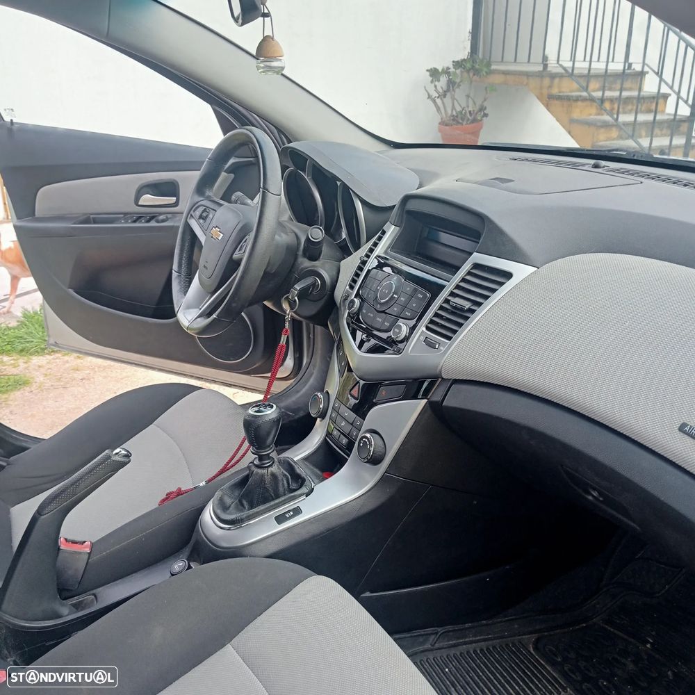 Chevrolet Cruze 1.6 LS - 4