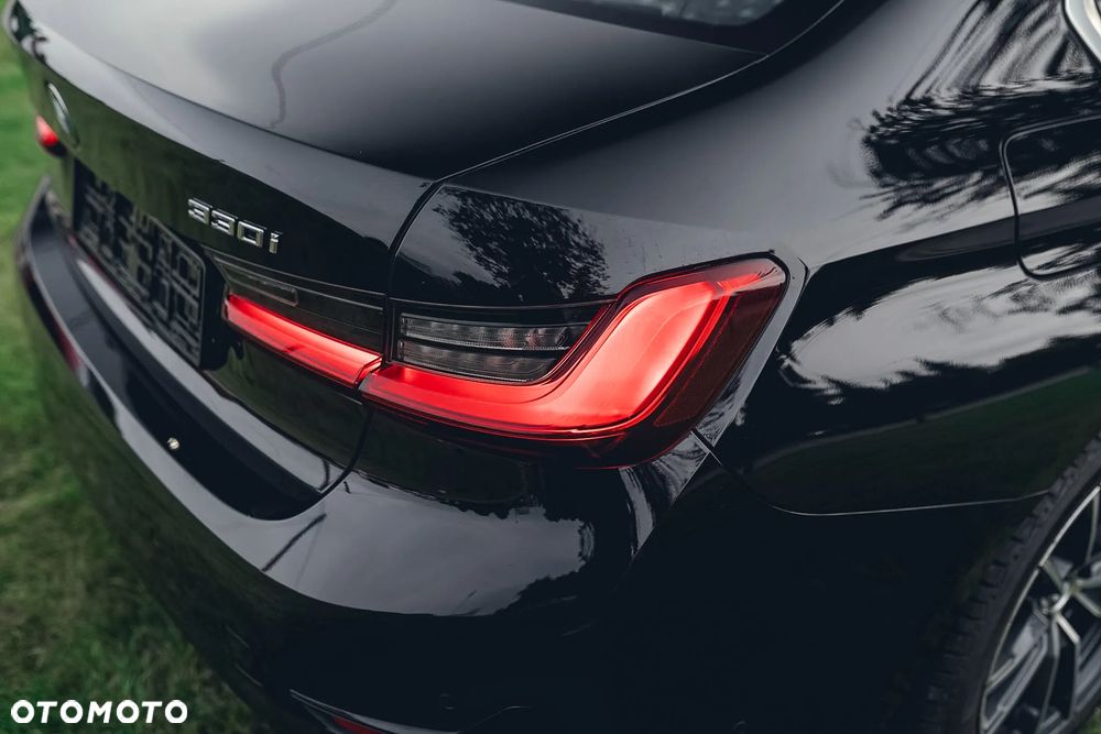 BMW Seria 3 330i xDrive Sport Line - 15