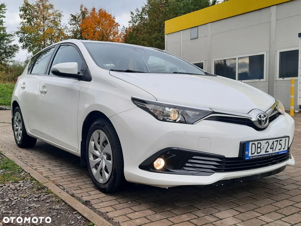 Toyota Auris 2018 photo 2