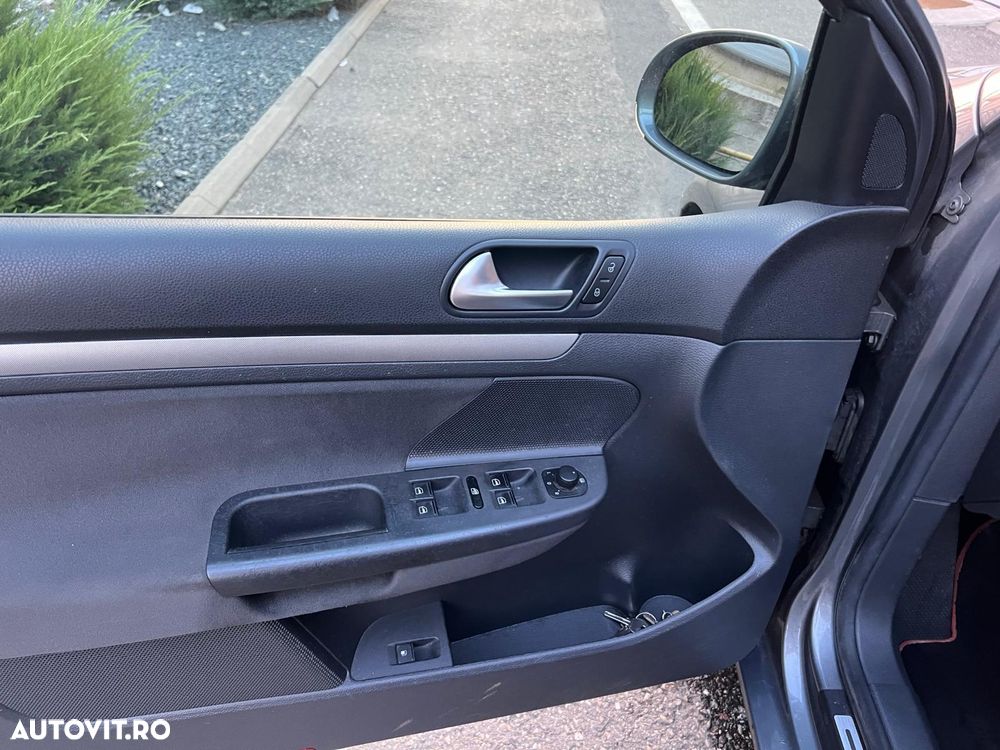 Volkswagen Golf - 10