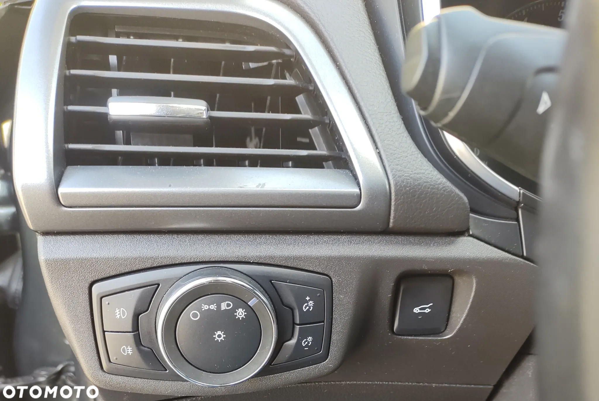 Ford Mondeo 2.0 TDCi Titanium PowerShift - 4
