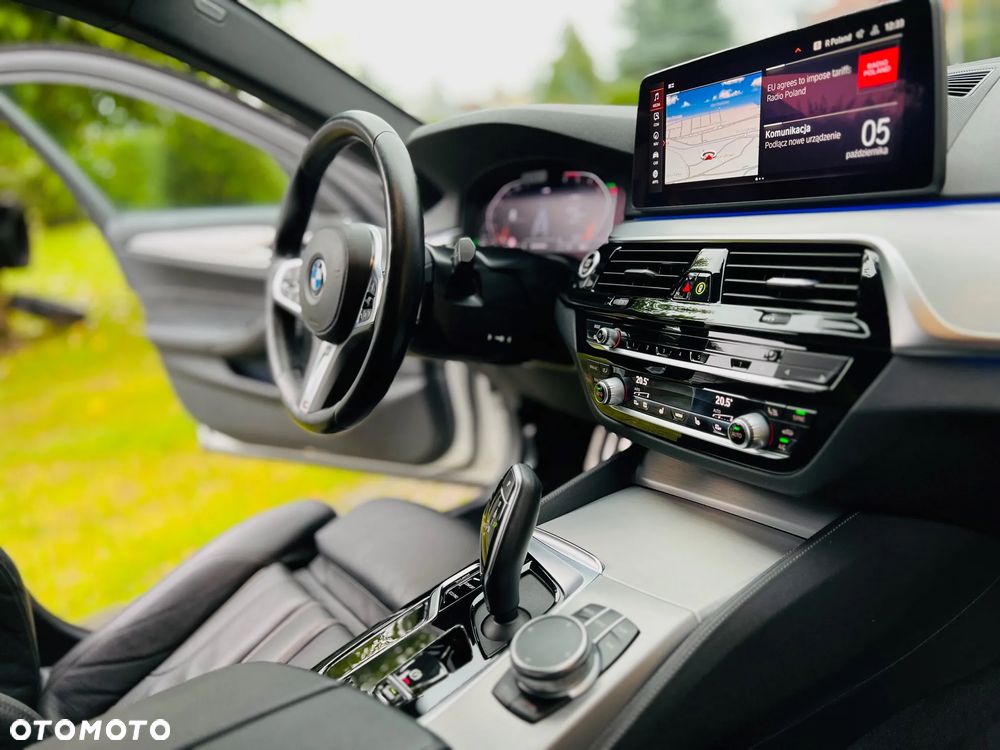 BMW Seria 5 530d xDrive Touring M Sport Edition - 31