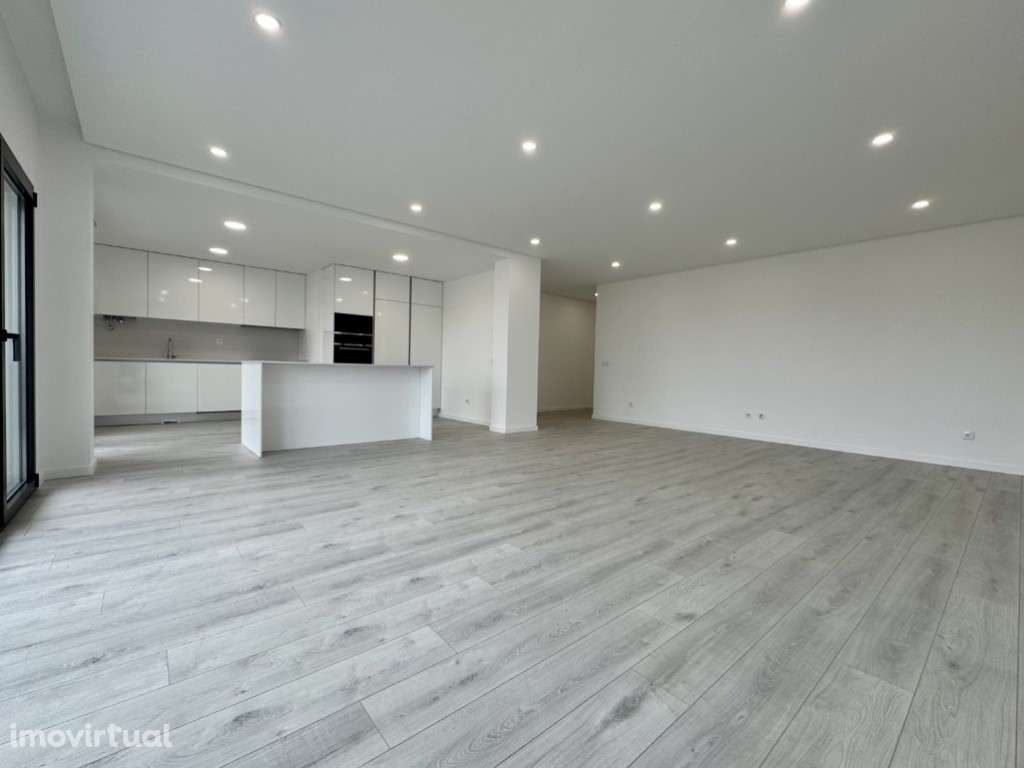 Apartamento T2 | Suíte | varanda |open space | Arrecadação - Grande imagem: 2/14