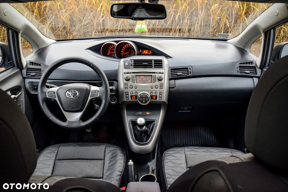 Toyota Verso 1.8 Sol 7os - 24