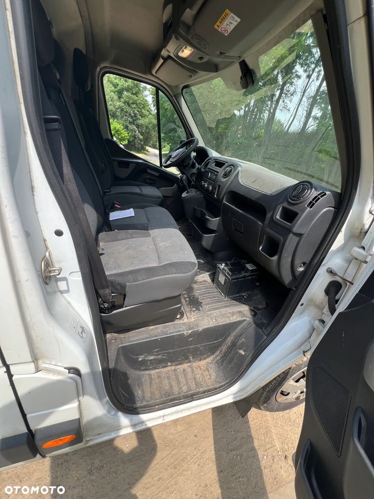 Nissan NV400 - 24