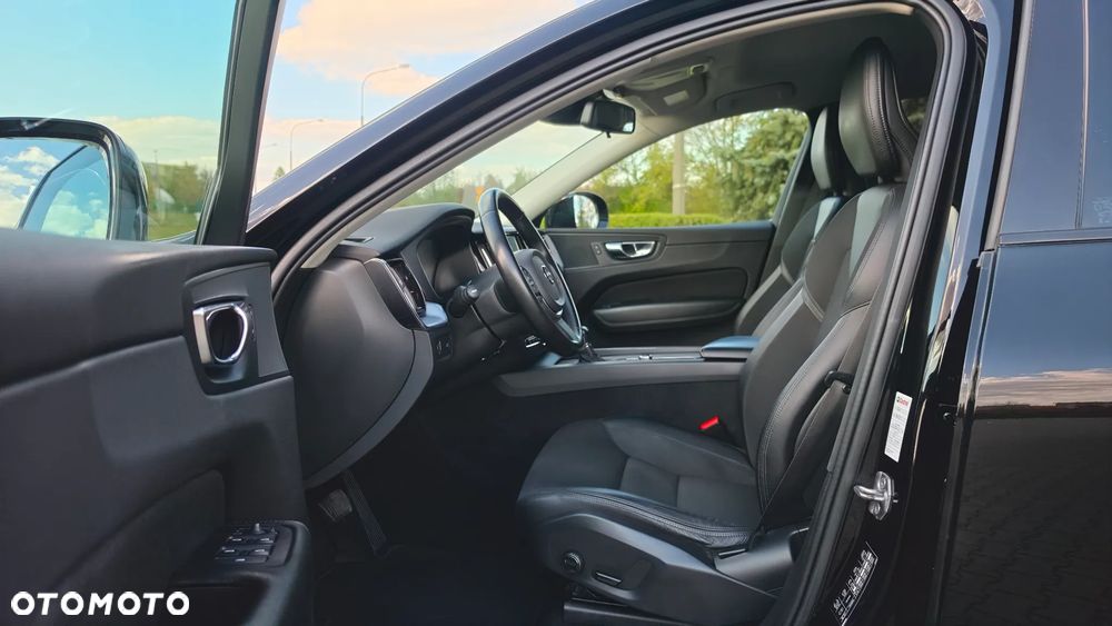 Volvo XC 60 D4 AWD Geartronic Momentum - 32