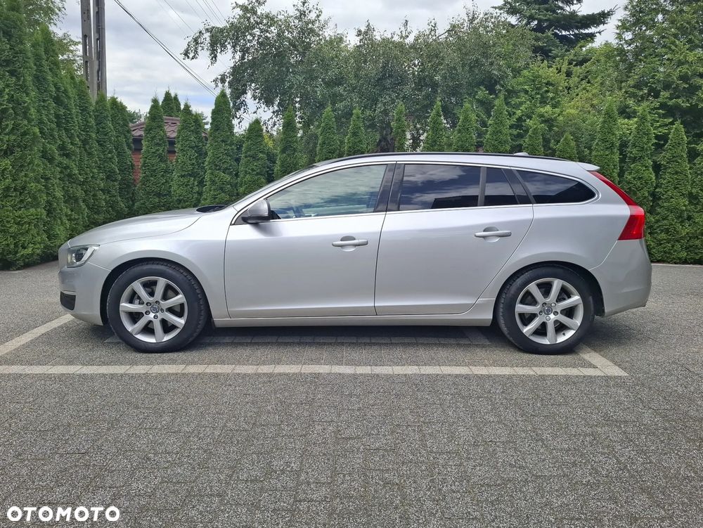 Volvo V60 T5 Drive-E Dynamic Edition (Momentum) - 4